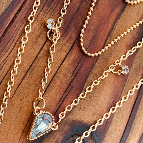 ♛ Aphrodite Layered Necklace - Picture 7 of 8